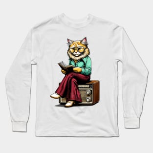 Nerd cat and a vintage radio Long Sleeve T-Shirt